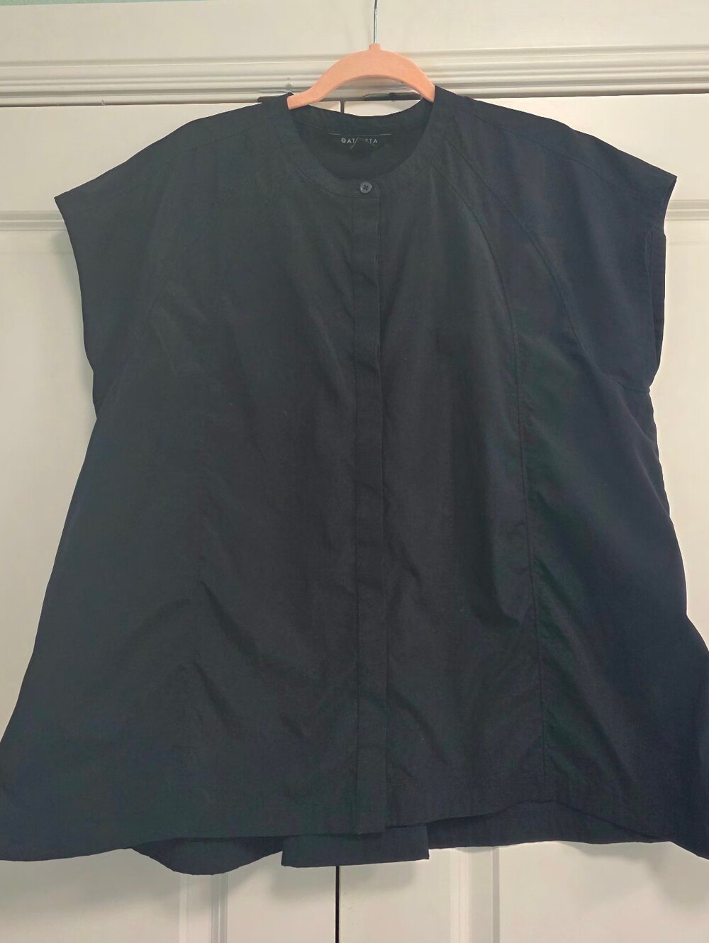 ATHLETA Performance poplin Popover Button Down Top XL - Picture 3 of 7